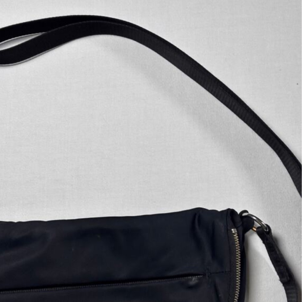 lululemon Everywhere Crossbody Bag Black Silver Metal Hardware Water Repellent - Picture 5 of 15